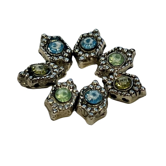 VINTAGE STRETCH RING W BLUE, GREEN & YELLOW CRYSTALS SET IN DARKENED SILVER - Picture 15 of 16